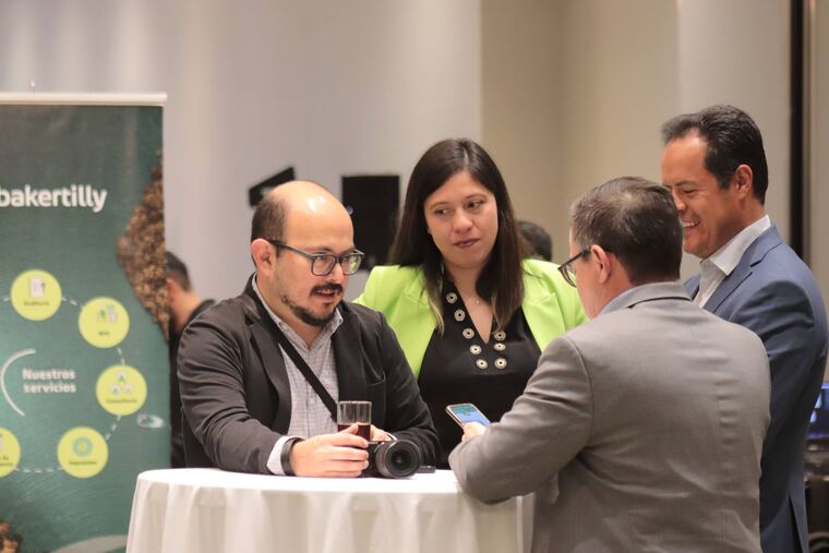 Michel Jiménez en un evento de Baker Tilly México